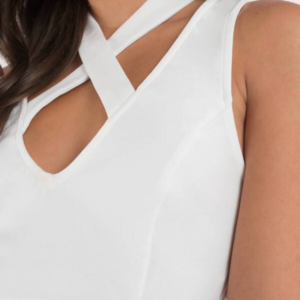 Woman’s medium crop top shirt